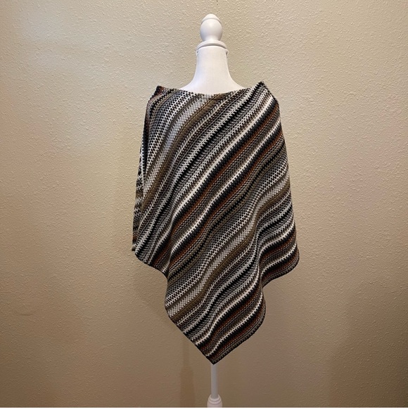 Big Buddha Women's 100% Acrylic Brown Gray Black White Stripe Shawl Poncho OS - Picture 3 of 15